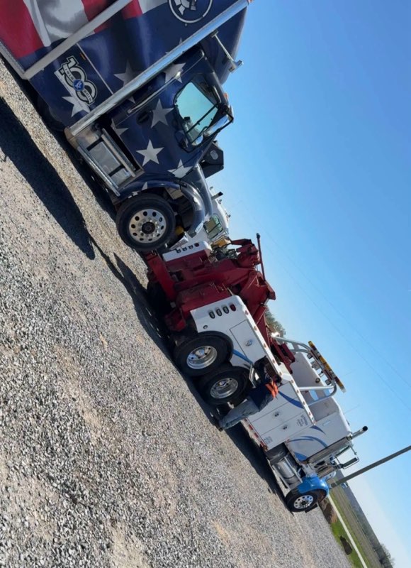 Ed Holsapple Towing | Salem, IL | Local Beings